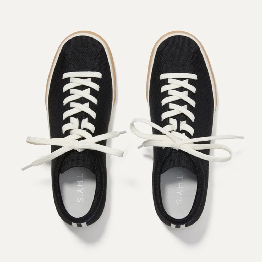 New Rothy’s Black Lace Up Sneakers Size 11